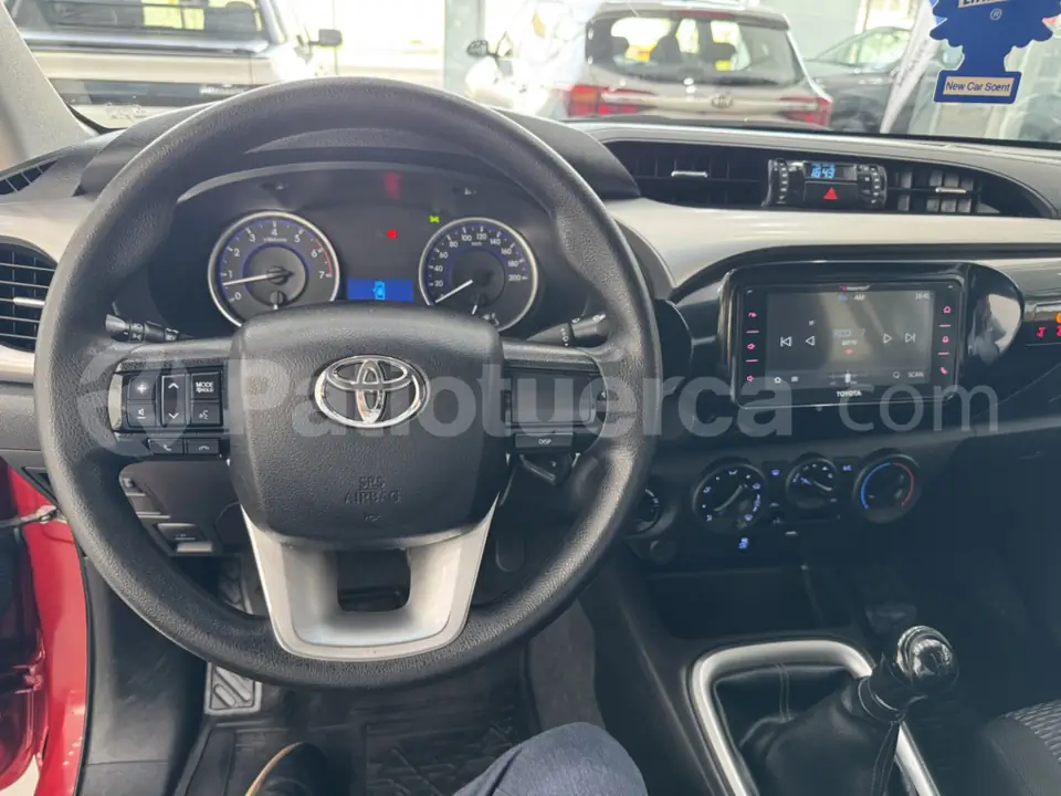 Foto 17 de Toyota Hilux SR AC CD