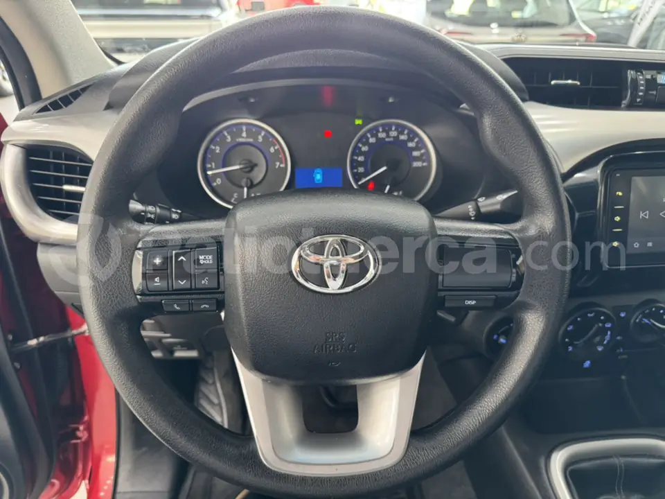 Foto 18 de Toyota Hilux SR AC CD