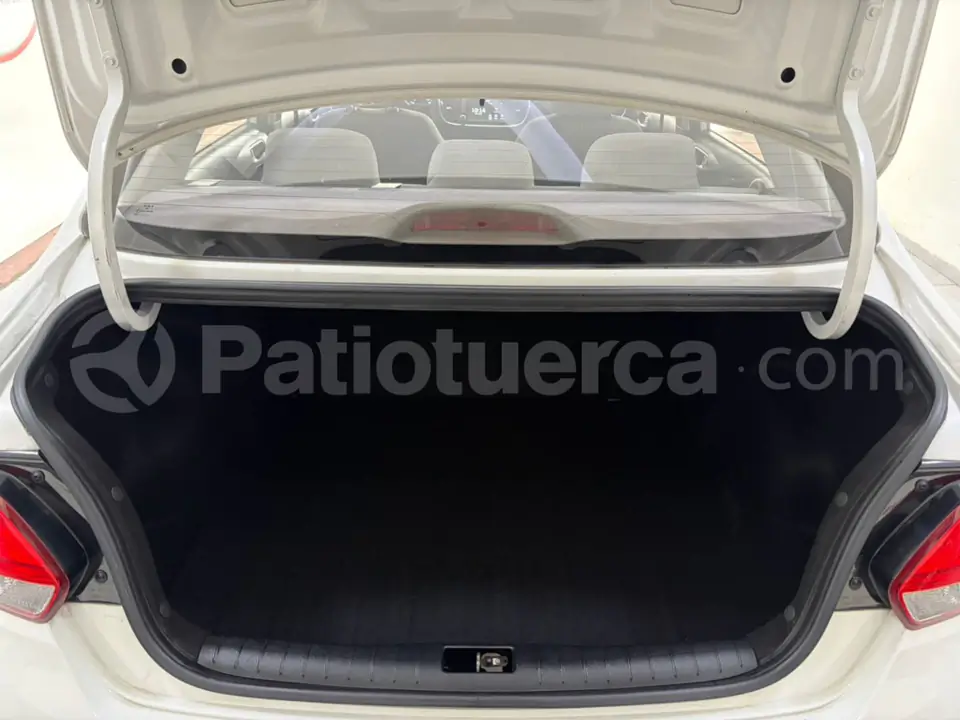 Foto 9 de Kia Soluto LX