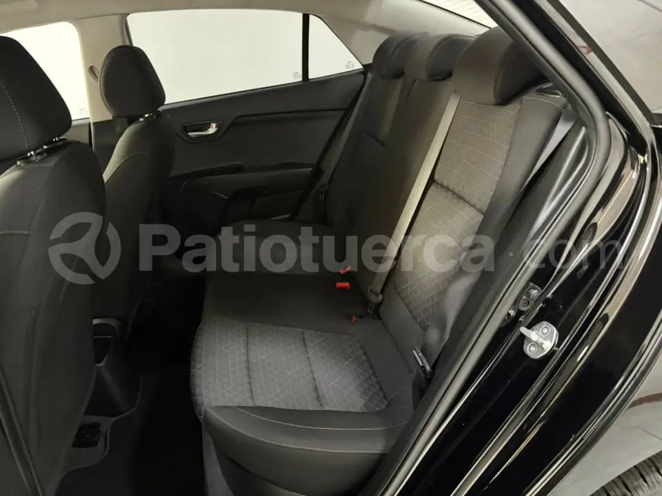 Foto 13 de Kia Rio LX AC