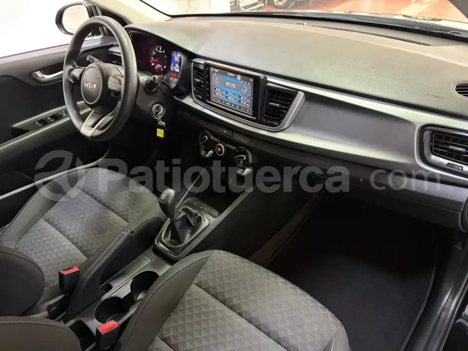 Foto 15 de Kia Rio LX AC