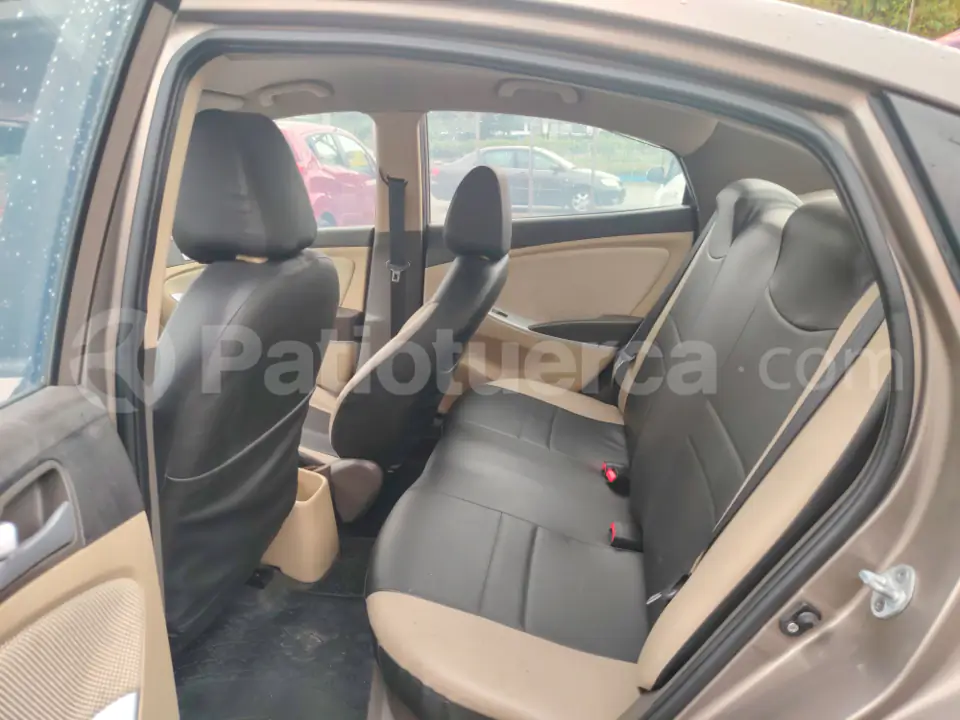 Foto 7 de Hyundai Accent New