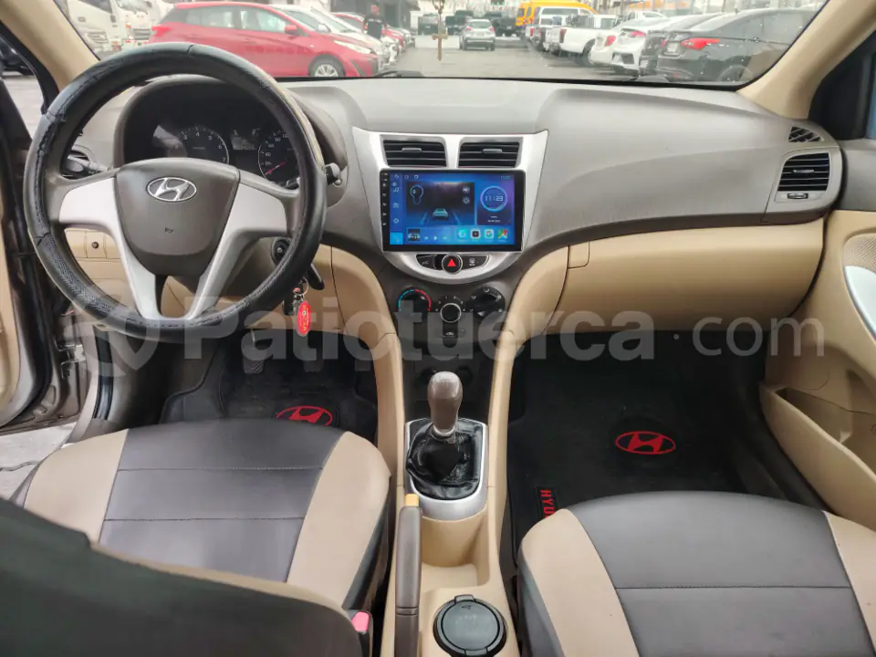 Foto 9 de Hyundai Accent New