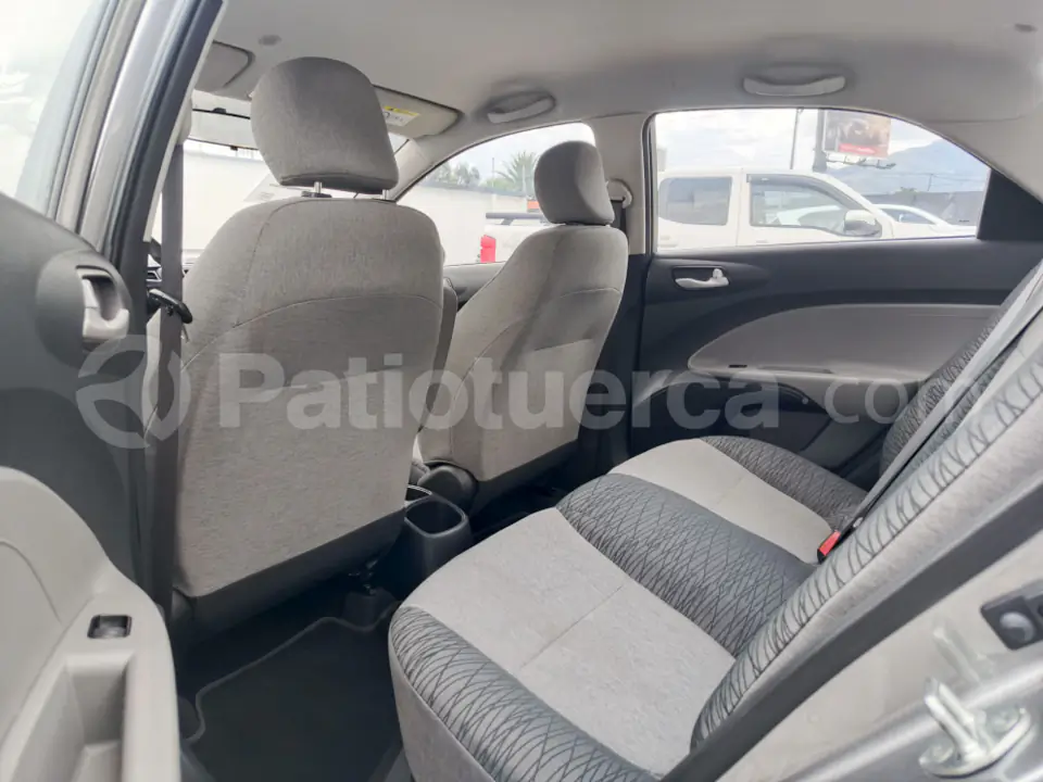 Foto 10 de Kia Soluto LX