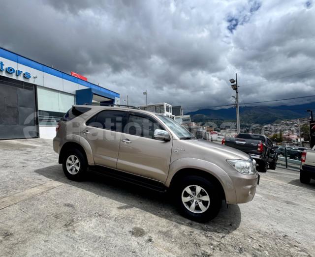 Toyota Fortuner 2011