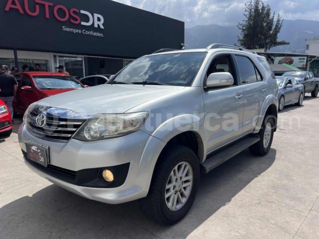 Toyota Fortuner 4.0 2012