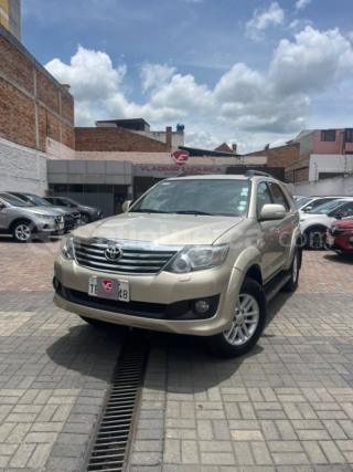 Toyota Fortuner 4.0