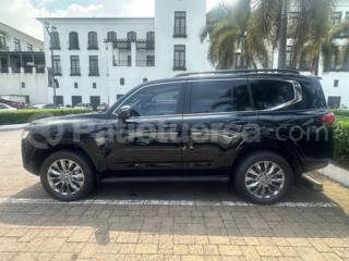 Toyota Land Cruiser 300