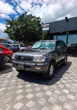 Toyota Land Cruiser 100