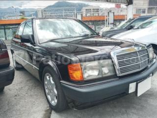 Mercedes Benz—™ 190E 1990