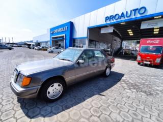 Mercedes Benz—™ 300E 1990