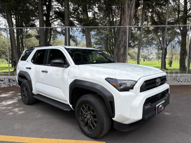Toyota 4Runner SR5 2025