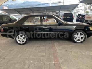 Mercedes Benz 230E