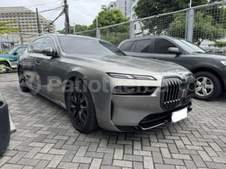 BMW 740i